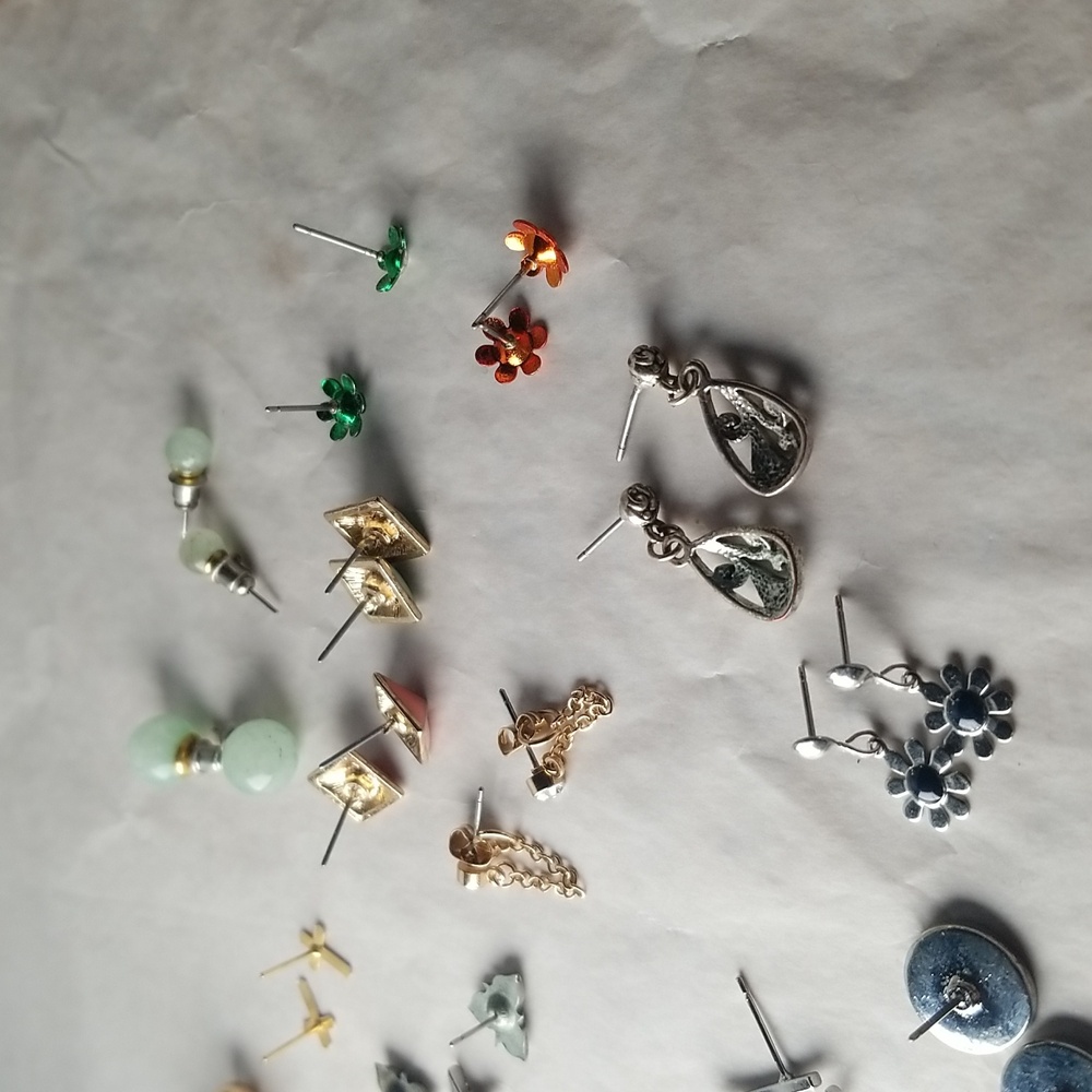 Stud Earring Collection - Picture 10 of 10